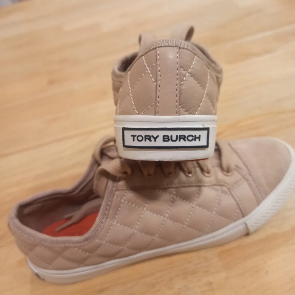 Tory Burch Bryant Sneakers Beige Quilted Leather Size 6 - Picture 11 of 16